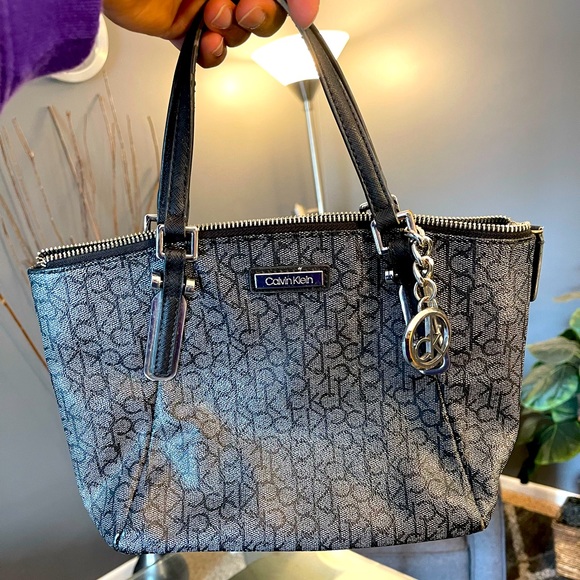Calvin Klein Handbags - CLASSIC Calvin Klein purse. Authentic. Excellent Condition. SALE!